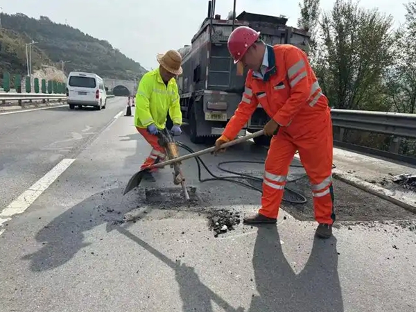 瀝青路面修補價格 瀝青道路修補.jpg