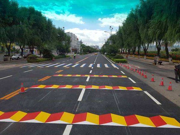 市政道路劃線服務公司 道路劃線公司.jpg