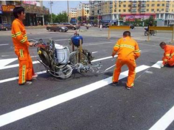 半夜道路劃線施工噪音太大擾民怎么辦 道路劃線施工.jpg